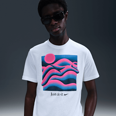 Nike Sportswear T-Shirt. Nike.com